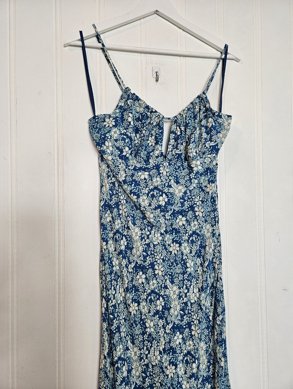 Free People Bon Voyage Midi Dress M Floral Boho Keyhole Smocked Blue Combo - Picture 3 of 15